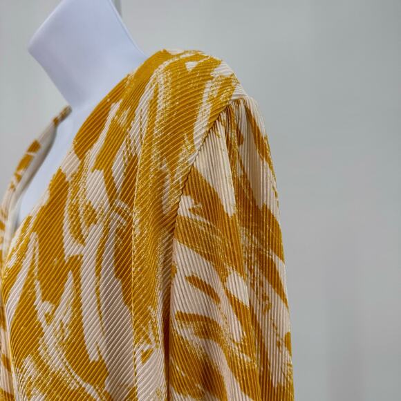 ASTR Yellow Mustard Paint Plisse Long Sleeve Surplice Wrap Top Womens XS V-Neck - Picture 4 of 10